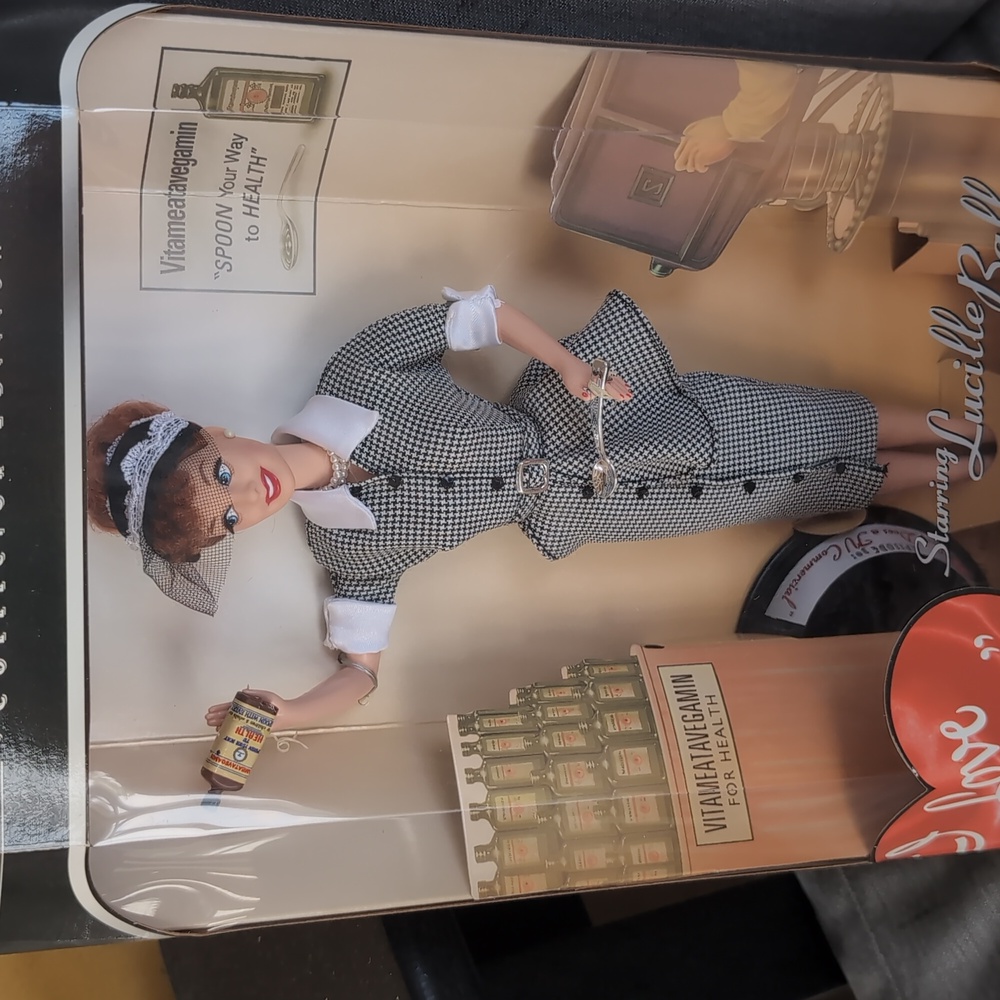 I Love Lucy Collector Edition Doll - Picture 2 of 5